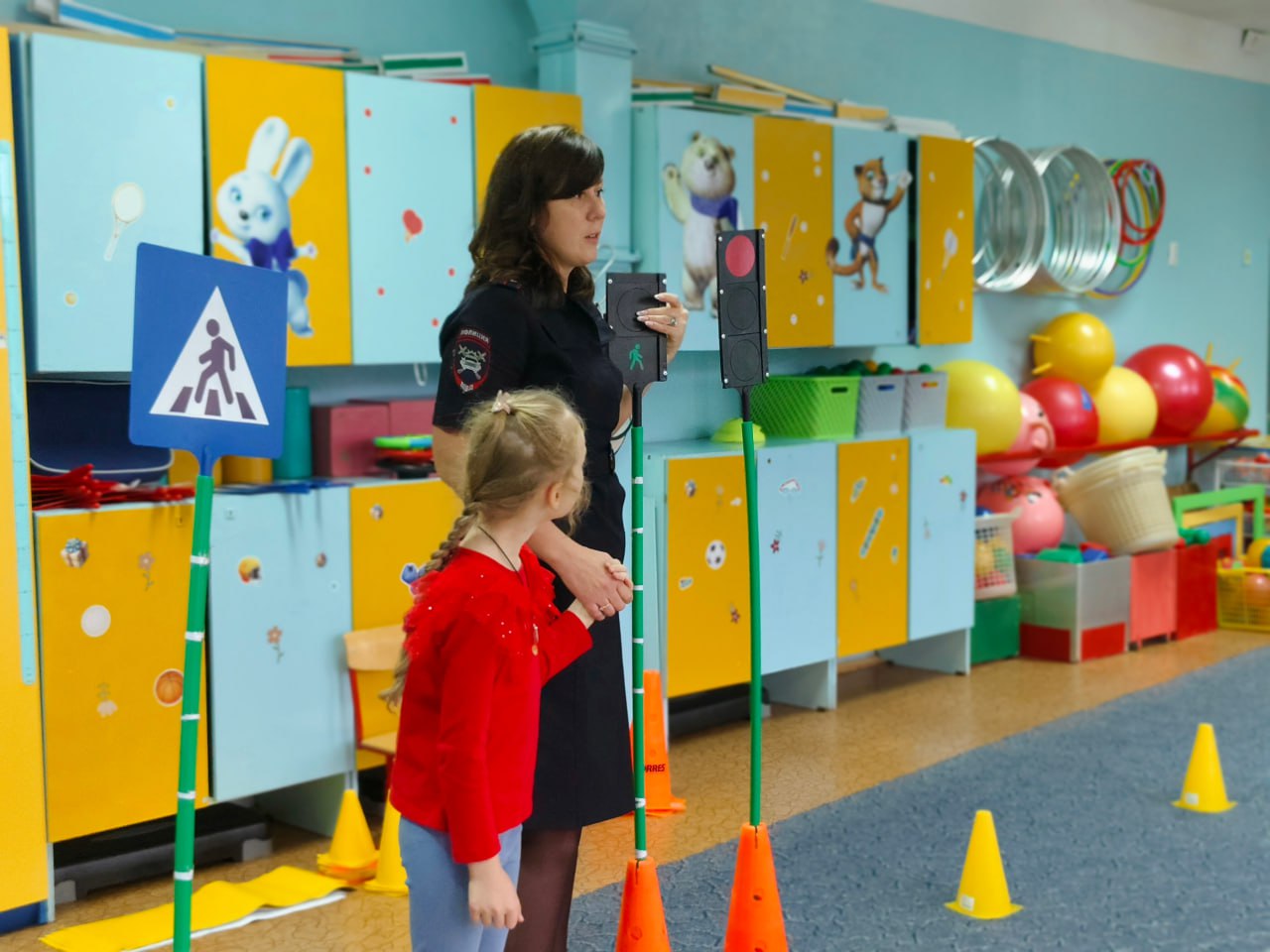 Сотрудники Госавтоинспекции города Твери провели в детском саду №164 праздничное мероприятие, посвященное Дню рождения пешеходного перехода Сотрудники Госавтоинспекции города Твери провели в детском саду №164 праздничное мероприятие, посвященное Дню рождения пешеходного перехода