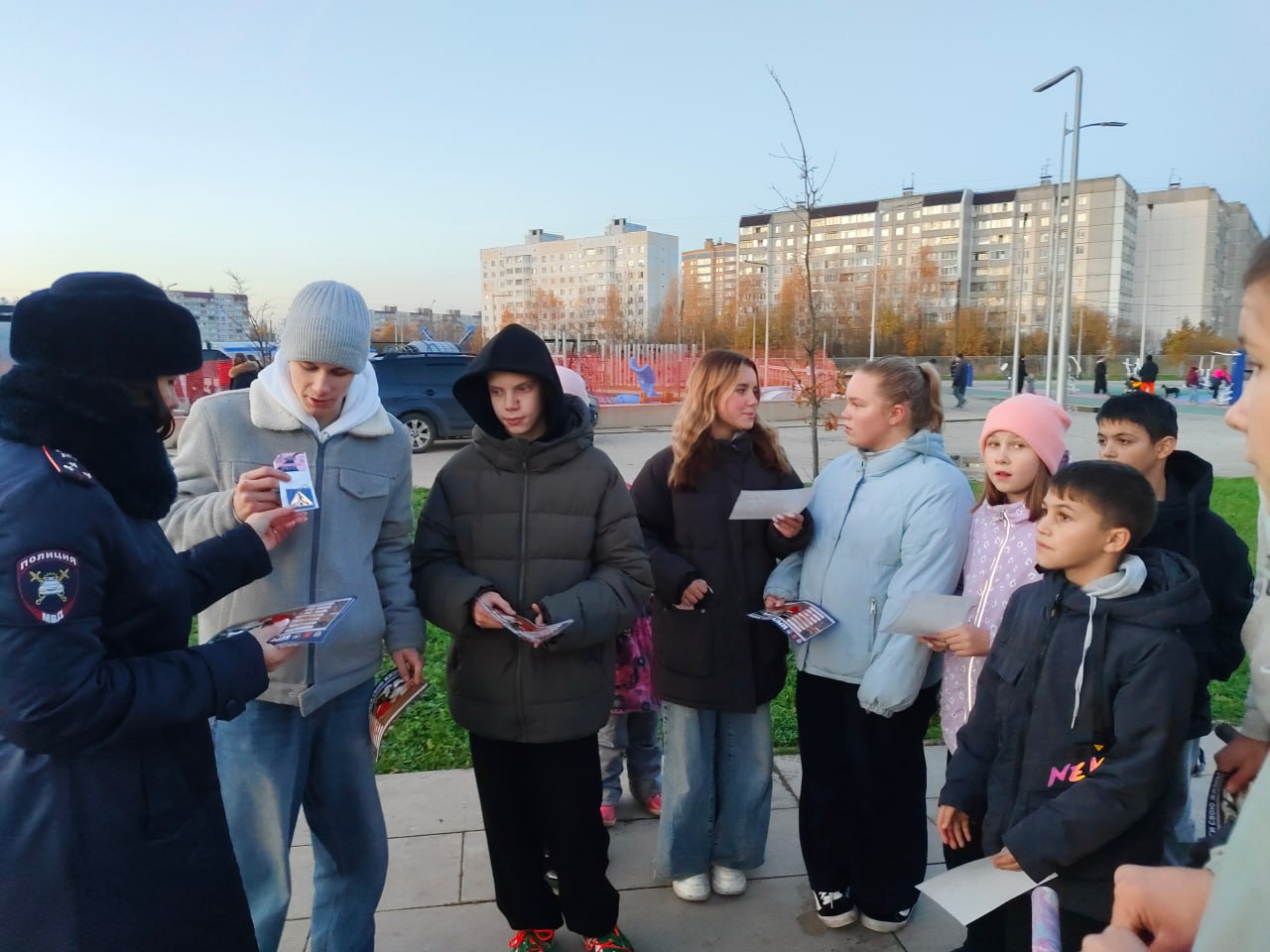 Госавтоинспекция города Твери провела акцию «Заметный пешеход» в одном из парков города Госавтоинспекция города Твери провела акцию «Заметный пешеход» в одном из парков города