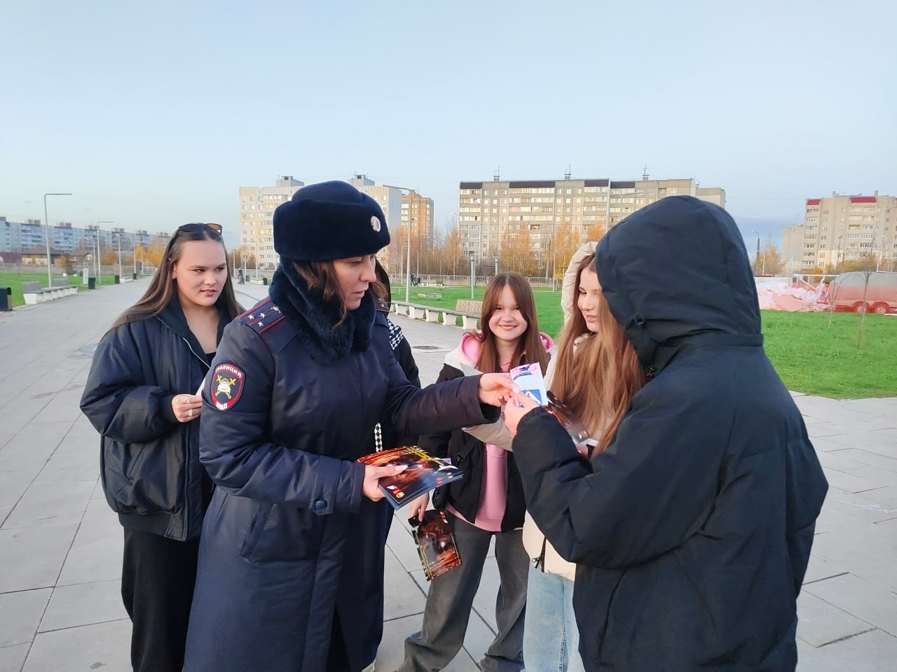 Госавтоинспекция города Твери провела акцию «Заметный пешеход» в одном из парков города Госавтоинспекция города Твери провела акцию «Заметный пешеход» в одном из парков города