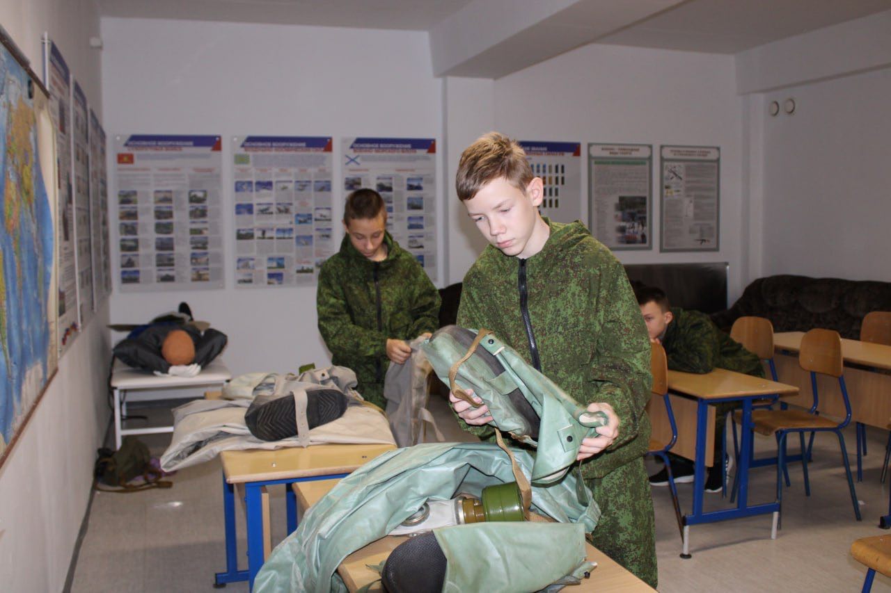 В Андреапольской средней школе №3 состоялось торжественное открытие Дома Юнармии В Андреапольской средней школе №3 состоялось торжественное открытие Дома Юнармии