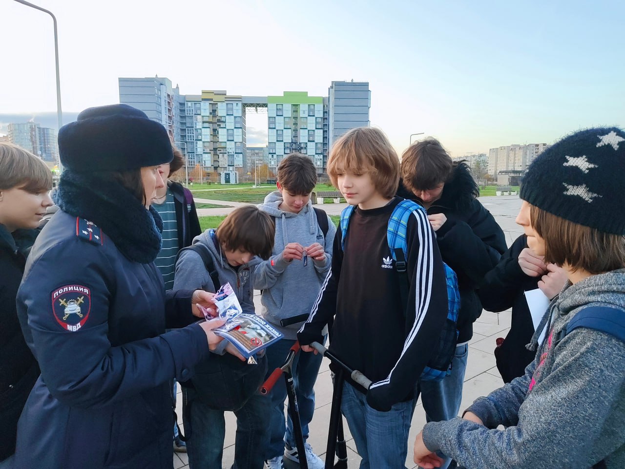 Госавтоинспекция города Твери провела акцию «Заметный пешеход» в одном из парков города Госавтоинспекция города Твери провела акцию «Заметный пешеход» в одном из парков города
