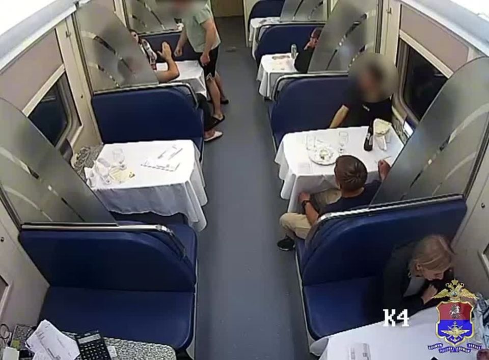 В Тверской области полиция сняла с поезда дебошира из Коми за хулиганские выходки в пути следования и драку