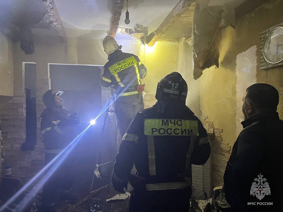 В Ржеве огнеборцы отстояли загоревшуюся квартиру