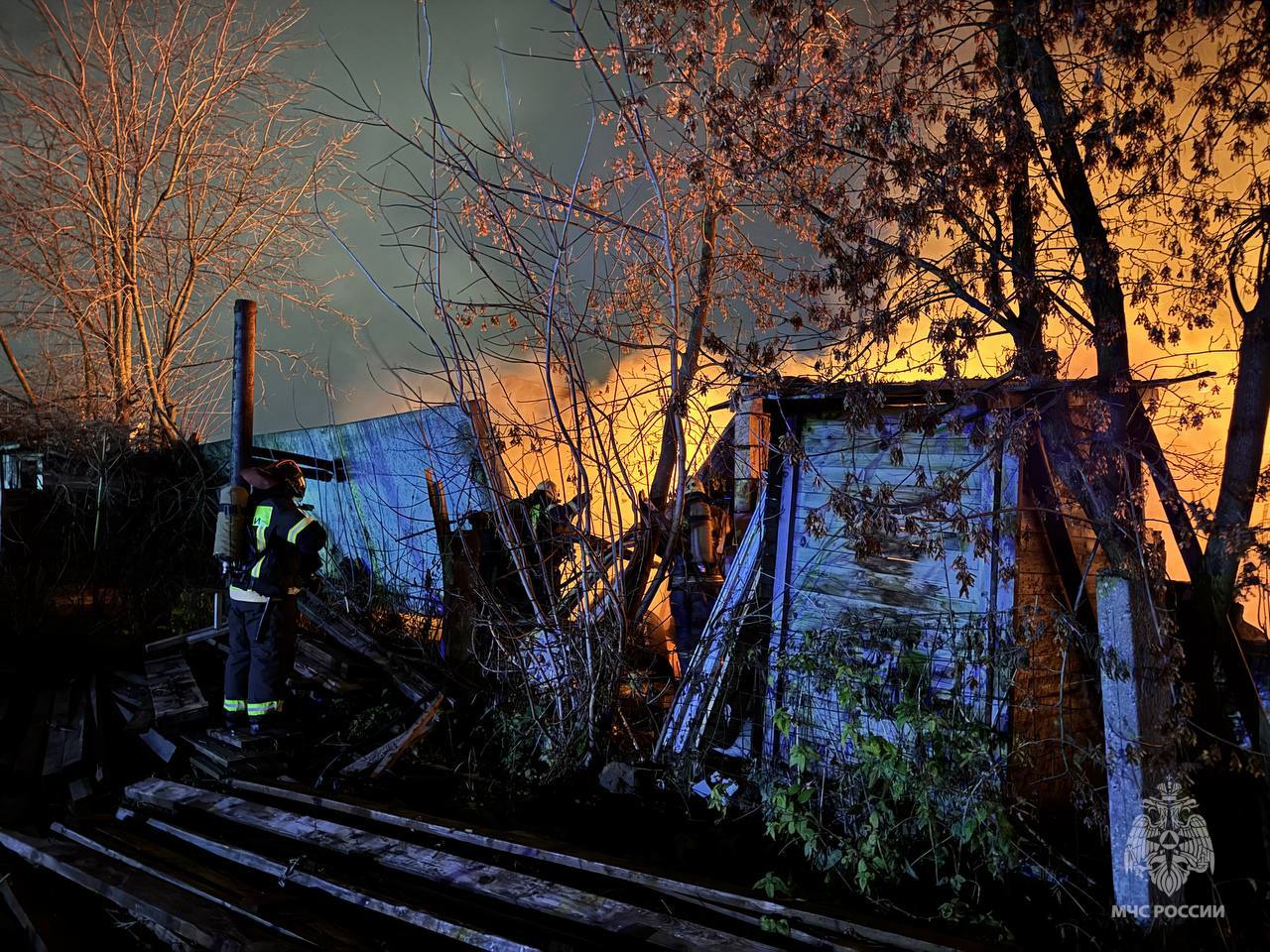 Кадры с места пожара Кадры с места пожара