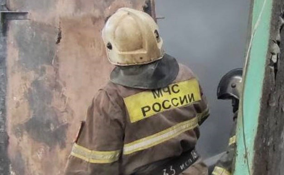 В Твери горит пилорама, взорвался газовый баллон