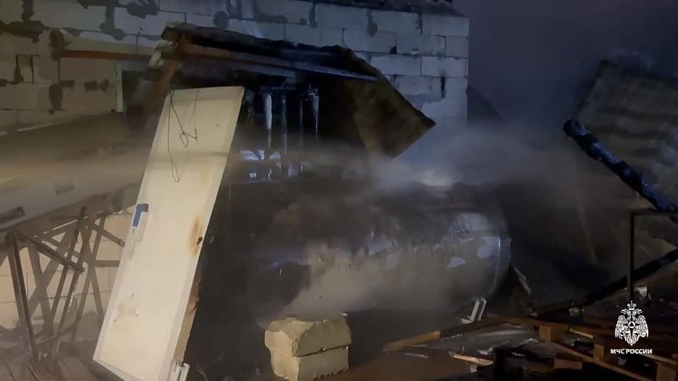 Специалисты не допустили детонации газгольдера