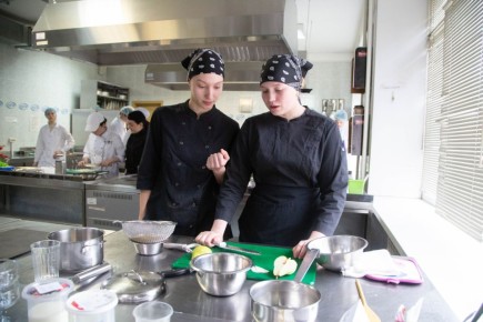 Кулинарный креатив: студенты УрГЭУ покорили жюри на празднике гастрономии