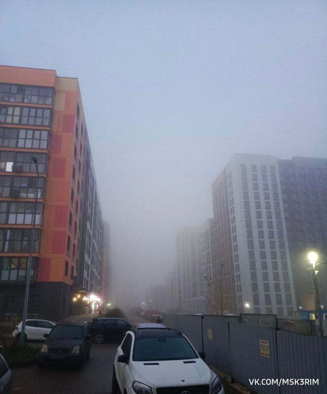 Густой туман в среду утром накрыл Москву Густой туман в среду утром накрыл Москву