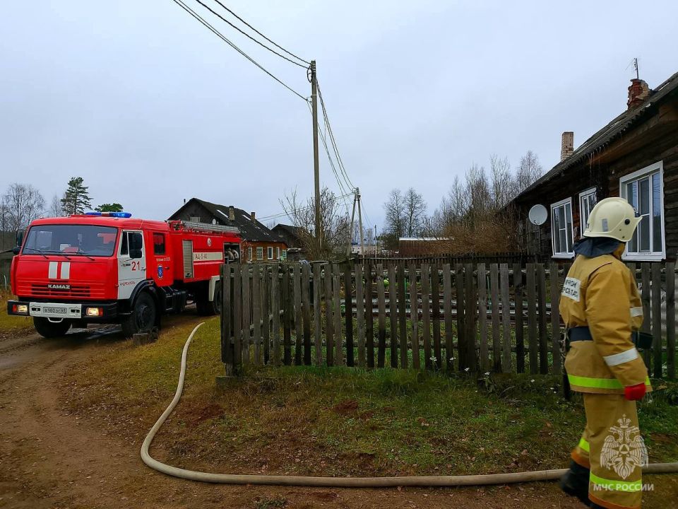Спасли дом от уничтожения. В поселке Костюшино Андреапольского МО огнеборцы 21 ПСЧ ликвидировали пожар в дачном доме Спасли дом от уничтожения. В поселке Костюшино Андреапольского МО огнеборцы 21 ПСЧ ликвидировали пожар в дачном доме