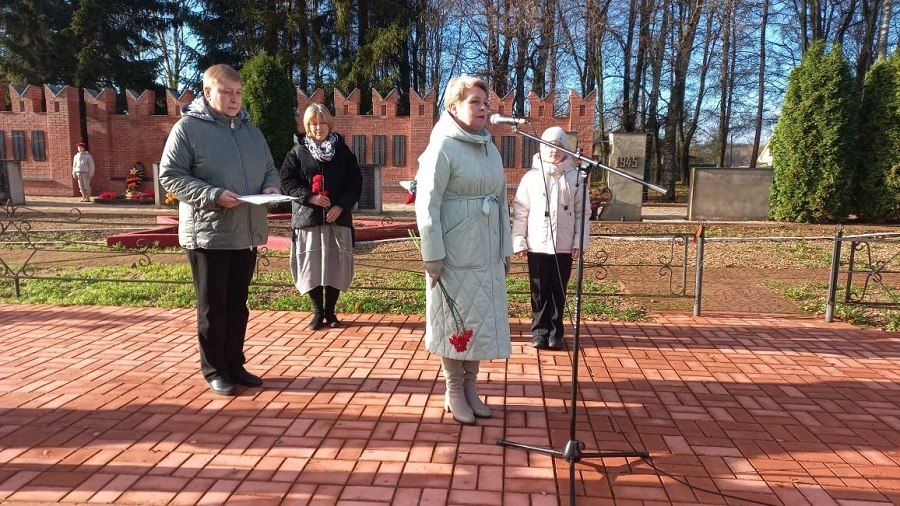 В Зубцовском округе открыли памятник экипажу бомбардировщика Пе-2 В Зубцовском округе открыли памятник экипажу бомбардировщика Пе-2