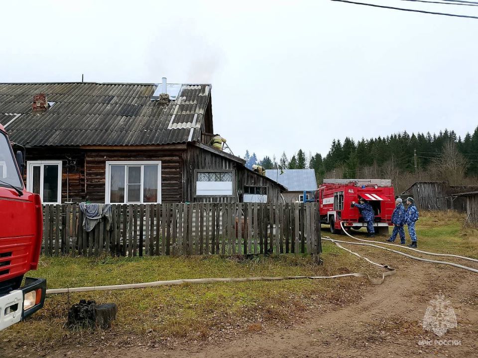 Спасли дом от уничтожения. В поселке Костюшино Андреапольского МО огнеборцы 21 ПСЧ ликвидировали пожар в дачном доме Спасли дом от уничтожения. В поселке Костюшино Андреапольского МО огнеборцы 21 ПСЧ ликвидировали пожар в дачном доме