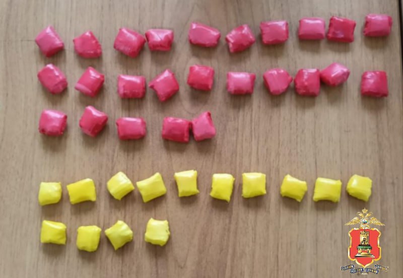 Наркотики в ассортименте: в Бологом полицейские задержали пару юных наркозакладчиков Наркотики в ассортименте: в Бологом полицейские задержали пару юных наркозакладчиков