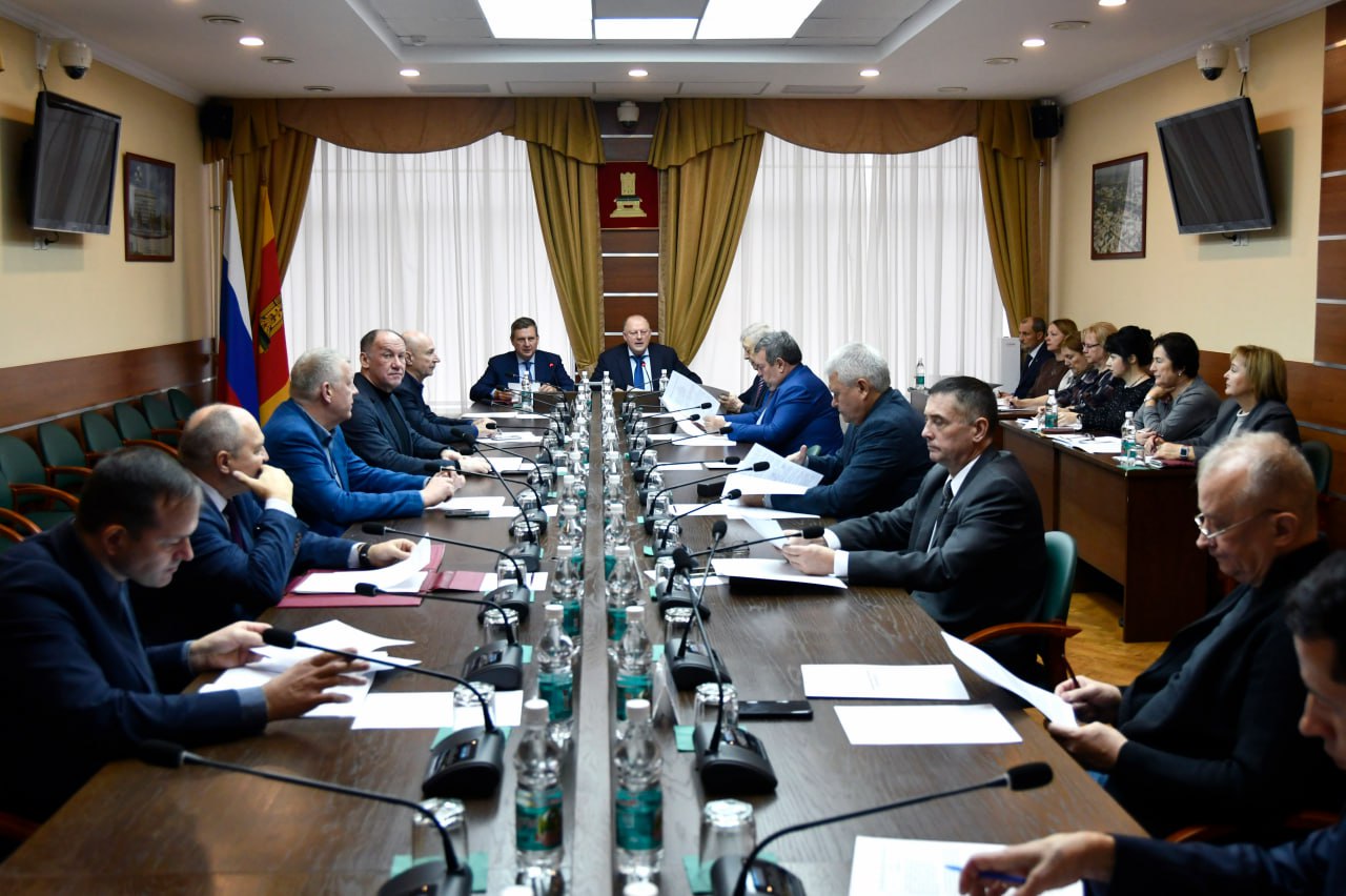 6 ноября председатель областного парламента Сергей Голубев провел заседание Совета Законодательного Собрания