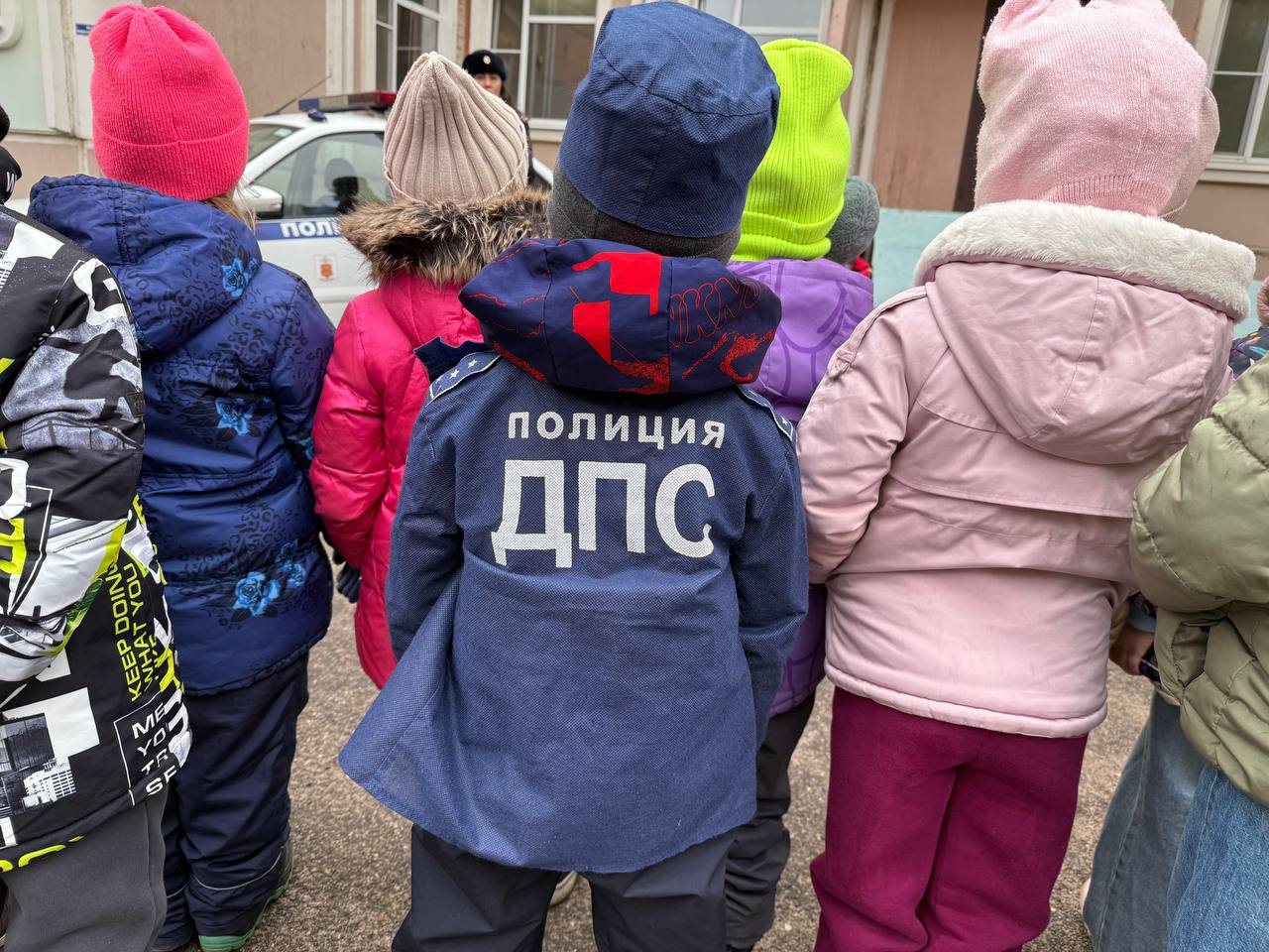 Сотрудники тверской Госавтоинспекции провели с малышами из 1 корпуса детского сада №161 занятие «Я соблюдаю ПДД» Сотрудники тверской Госавтоинспекции провели с малышами из 1 корпуса детского сада №161 занятие «Я соблюдаю ПДД»