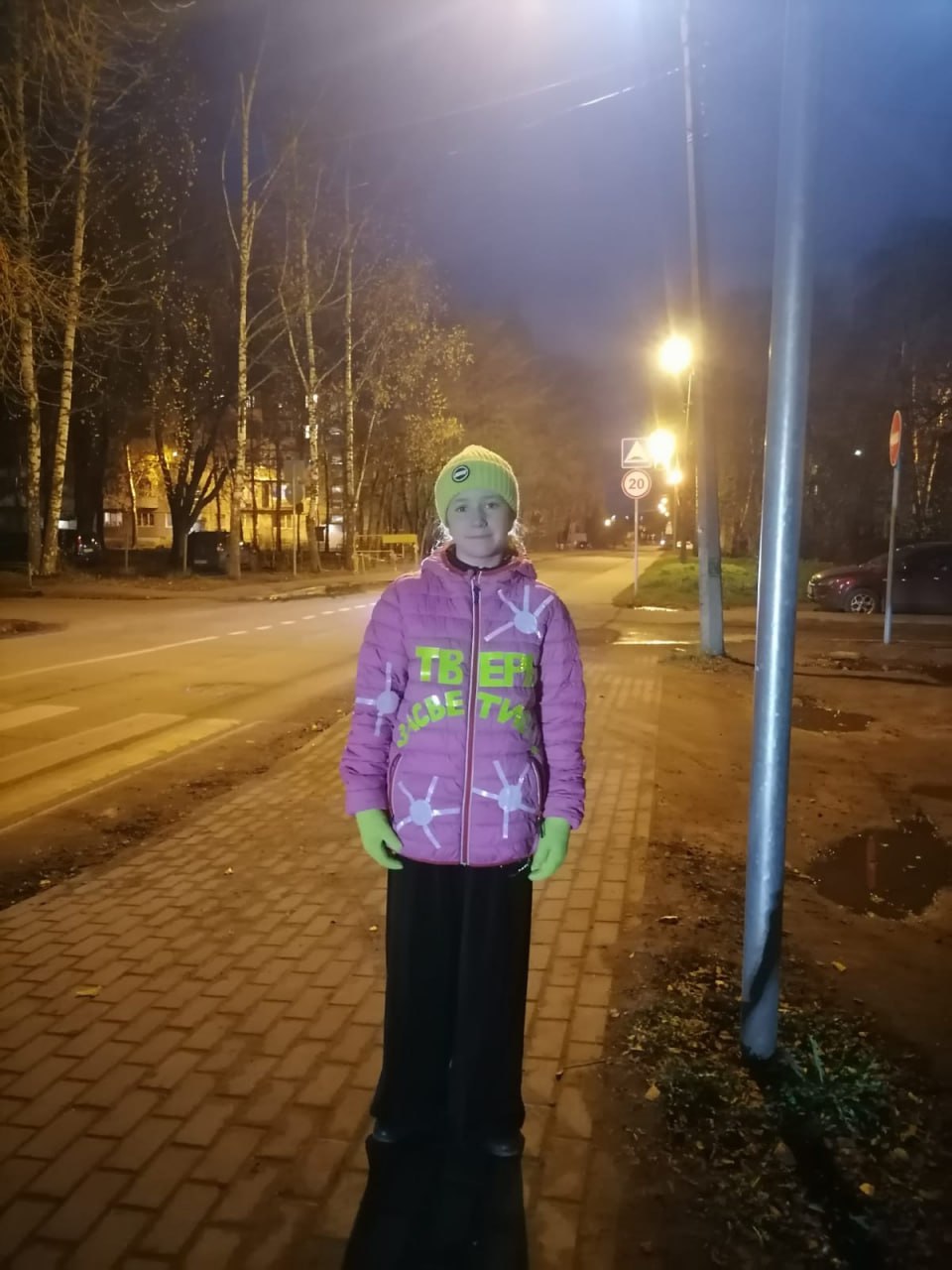 Учащиеся тверских школ присоединились к #ЧелленджЗасветись и показали, что стать заметными для водителей очень легко Учащиеся тверских школ присоединились к #ЧелленджЗасветись и показали, что стать заметными для водителей очень легко