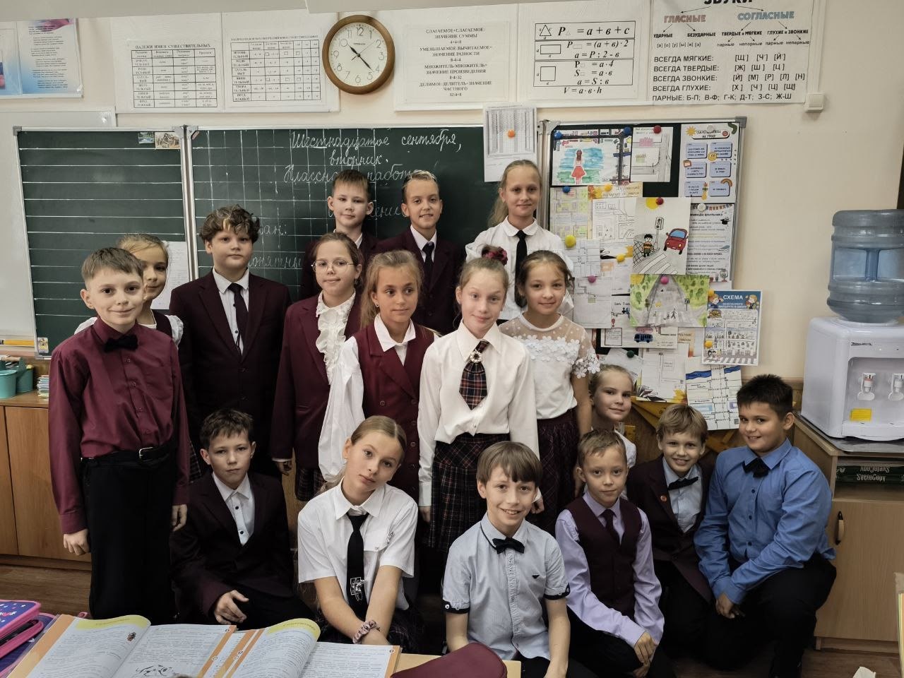 Учащиеся Гимназии №10 города Твери сделали выставку фоторабот и рисунков по ПДД «Безопасность – это важно» Учащиеся Гимназии №10 города Твери сделали выставку фоторабот и рисунков по ПДД «Безопасность – это важно»