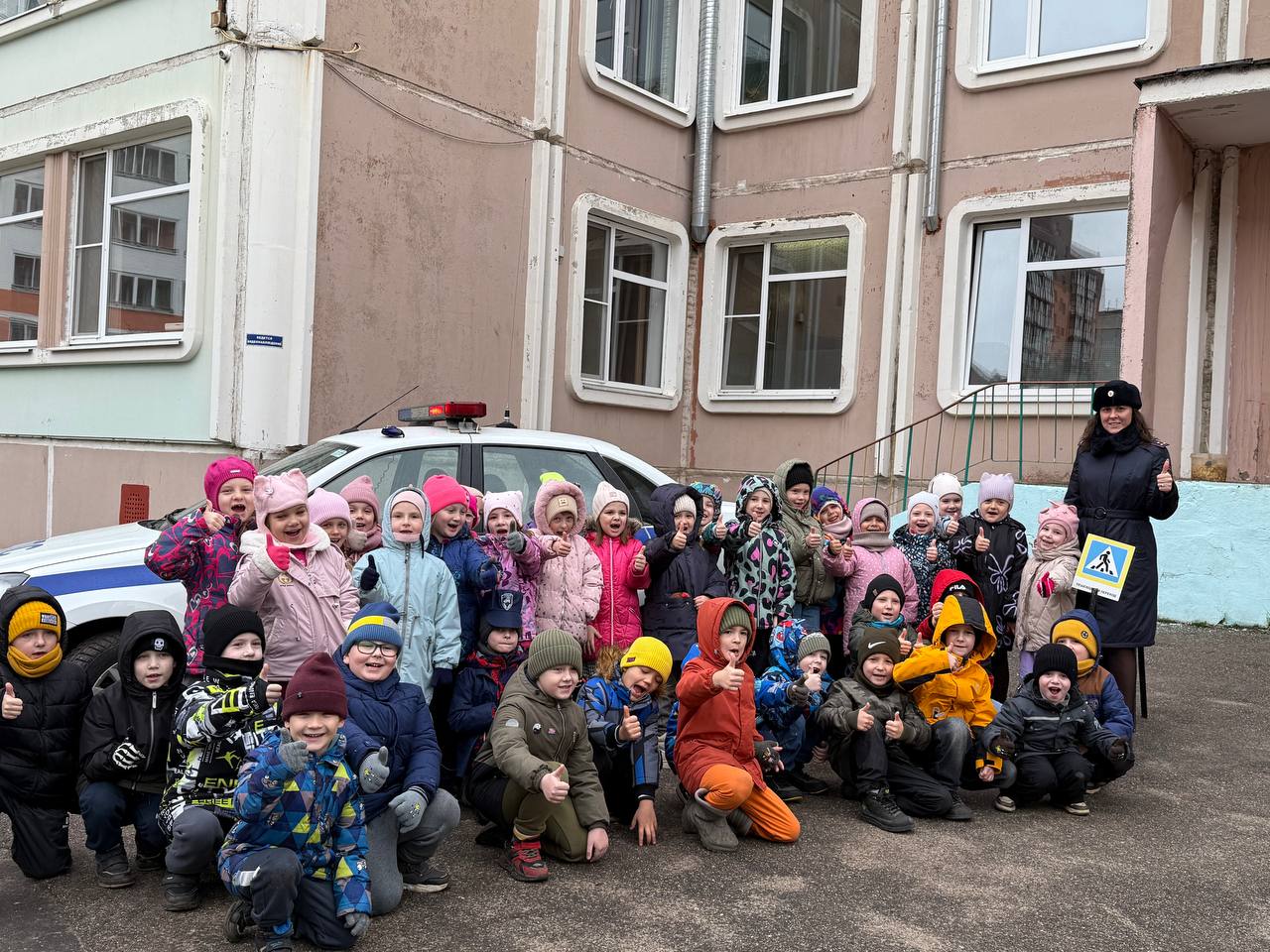 Сотрудники тверской Госавтоинспекции провели с малышами из 1 корпуса детского сада №161 занятие «Я соблюдаю ПДД»