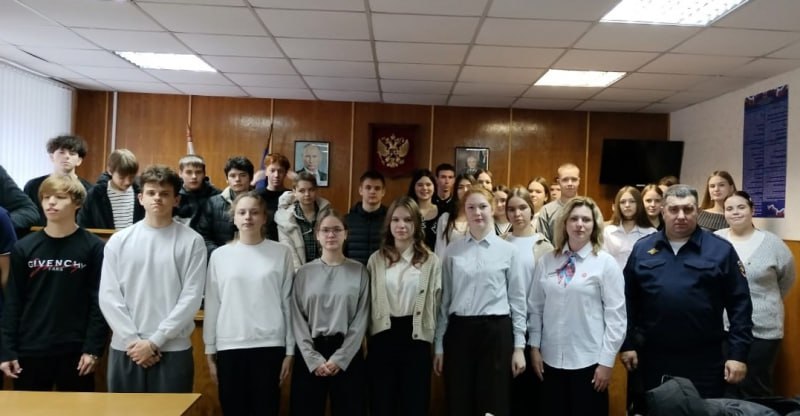В Бежецке полицейские и общественники провели встречу со школьниками В Бежецке полицейские и общественники провели встречу со школьниками
