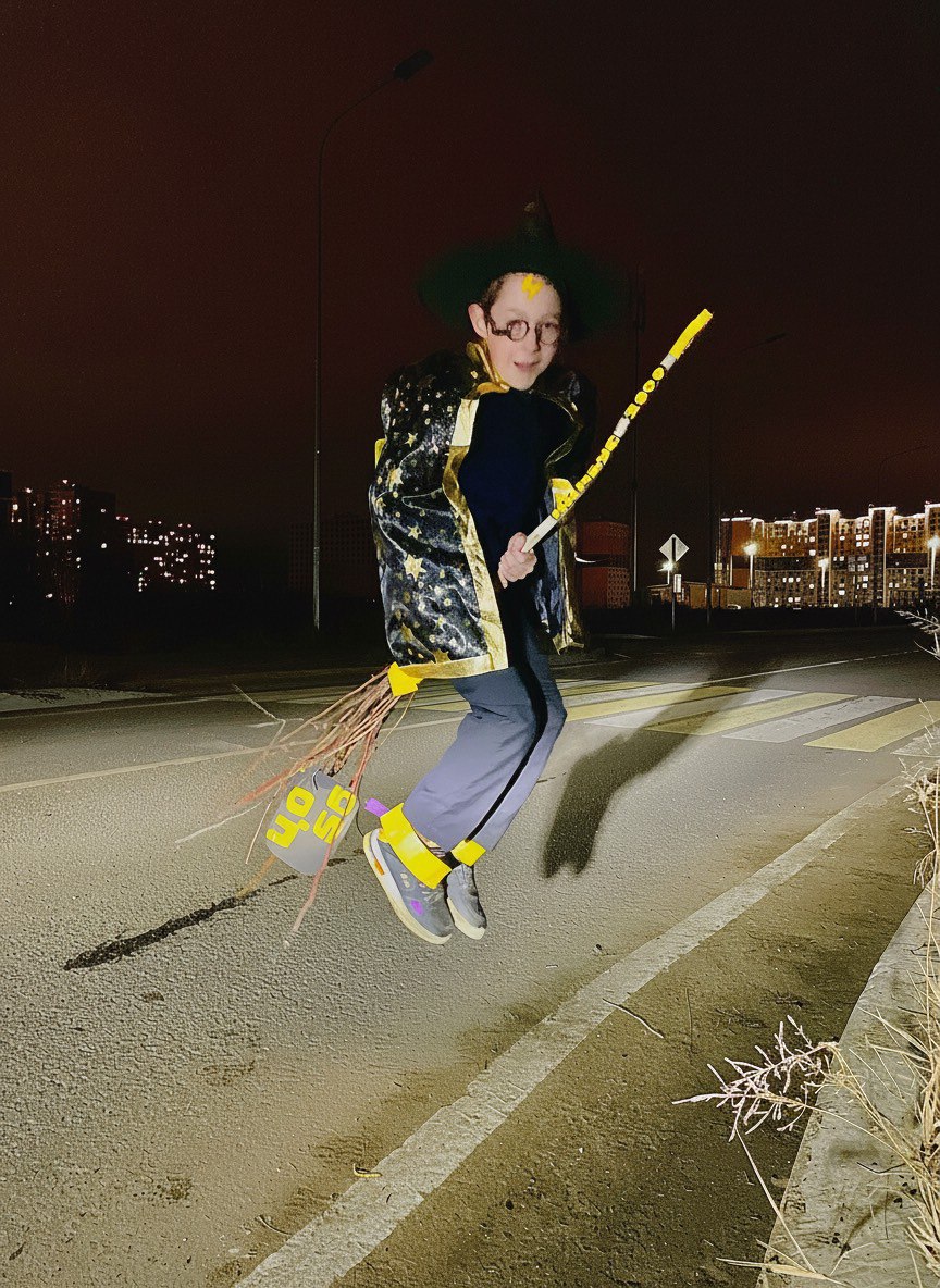 Учащиеся тверских школ присоединились к #ЧелленджЗасветись и показали, что стать заметными для водителей очень легко Учащиеся тверских школ присоединились к #ЧелленджЗасветись и показали, что стать заметными для водителей очень легко