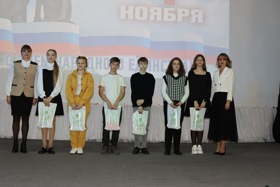 Останется в памяти: будущим избирателям вручены паспорта граждан России Останется в памяти: будущим избирателям вручены паспорта граждан России