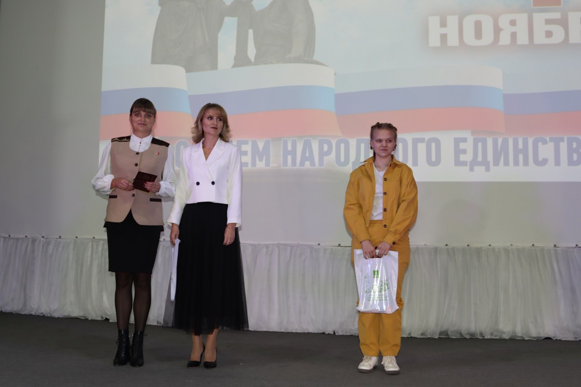 Останется в памяти: будущим избирателям вручены паспорта граждан России Останется в памяти: будущим избирателям вручены паспорта граждан России