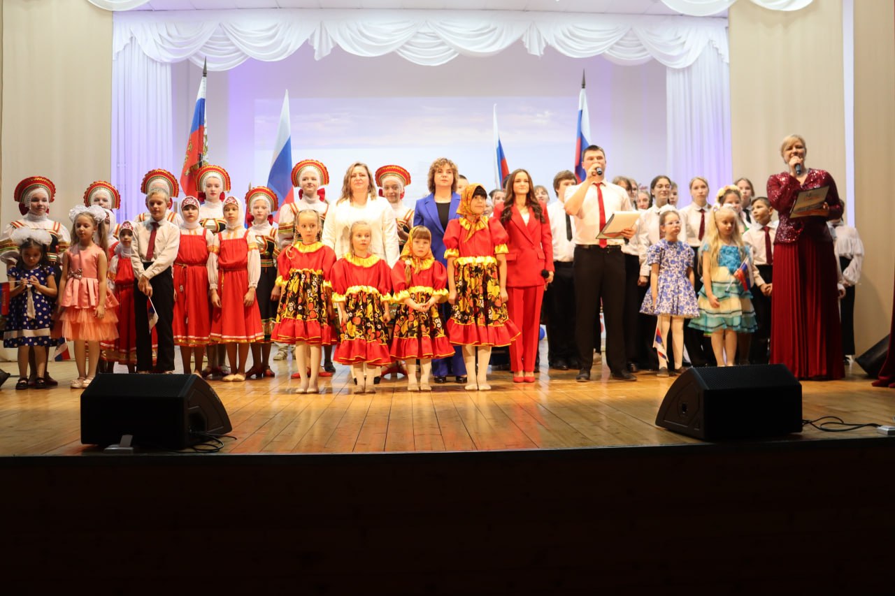 Останется в памяти: будущим избирателям вручены паспорта граждан России Останется в памяти: будущим избирателям вручены паспорта граждан России