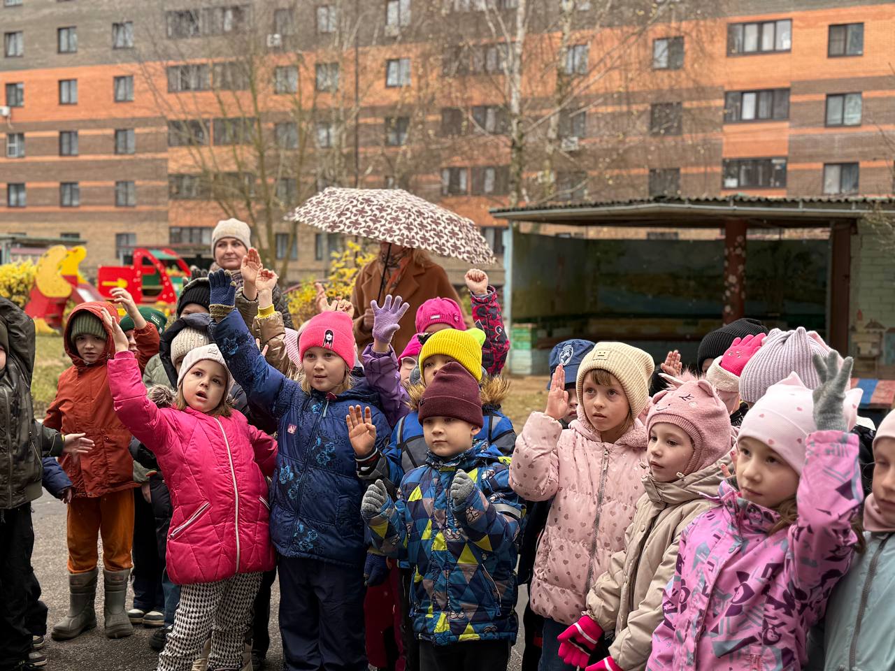 Сотрудники тверской Госавтоинспекции провели с малышами из 1 корпуса детского сада №161 занятие «Я соблюдаю ПДД» Сотрудники тверской Госавтоинспекции провели с малышами из 1 корпуса детского сада №161 занятие «Я соблюдаю ПДД»