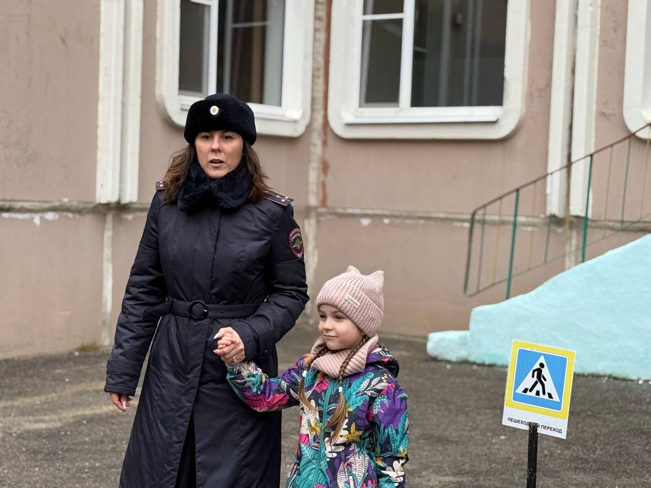 Сотрудники тверской Госавтоинспекции провели с малышами из 1 корпуса детского сада №161 занятие «Я соблюдаю ПДД» Сотрудники тверской Госавтоинспекции провели с малышами из 1 корпуса детского сада №161 занятие «Я соблюдаю ПДД»