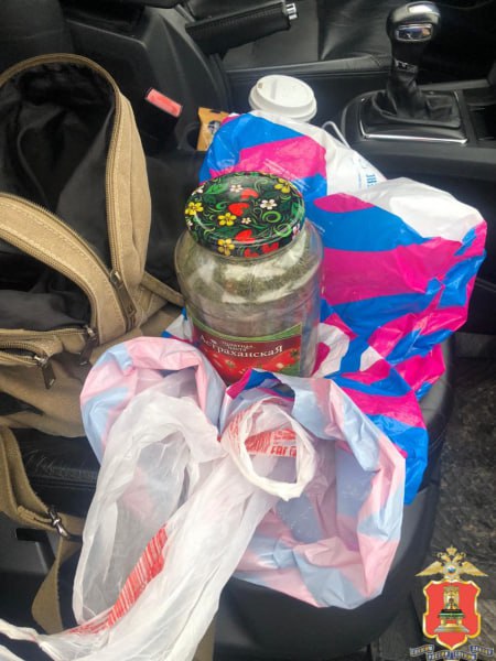 В Ржевском районе полицейские задержали покупателя и продавца марихуаны В Ржевском районе полицейские задержали покупателя и продавца марихуаны