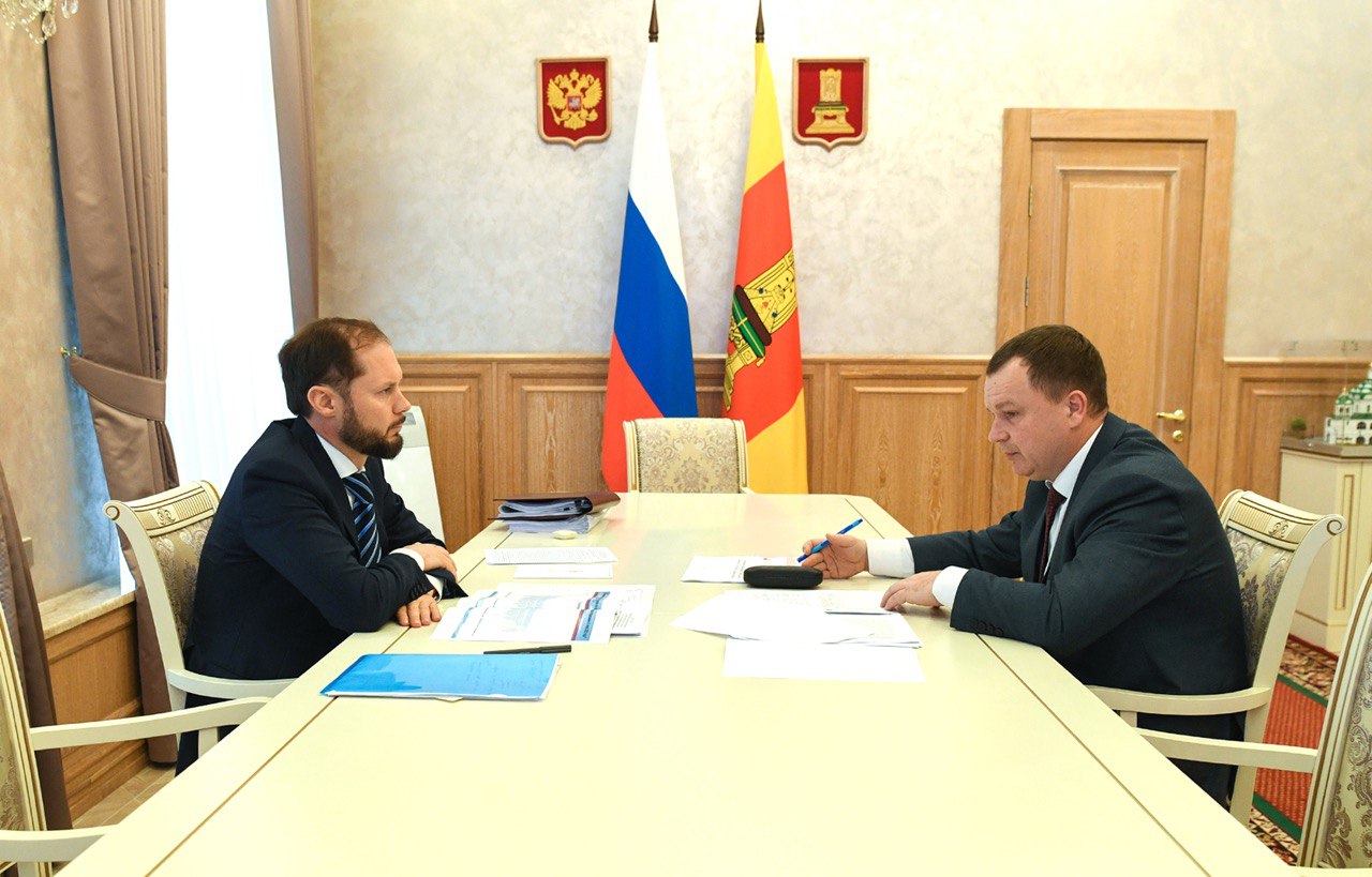 Временно исполняющий обязанности Губернатора Тверской области Виталий Королев заслушал доклад заместителя председателя Правительства – Министра энергетики и ЖКХ Тверской области Александра Цветкова о прохождении... Временно исполняющий обязанности Губернатора Тверской области Виталий Королев заслушал доклад заместителя председателя Правительства – Министра энергетики и ЖКХ Тверской области Александра Цветкова о прохождении...