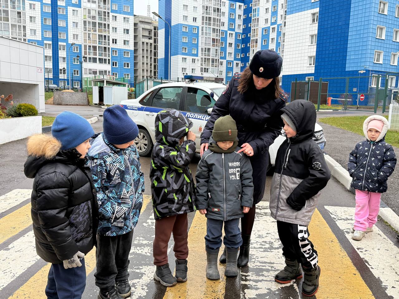 Тверские автоинспекторы пришли в гости к ребятам из 2 корпуса детского сада № 161 и провели урок безопасности Тверские автоинспекторы пришли в гости к ребятам из 2 корпуса детского сада № 161 и провели урок безопасности