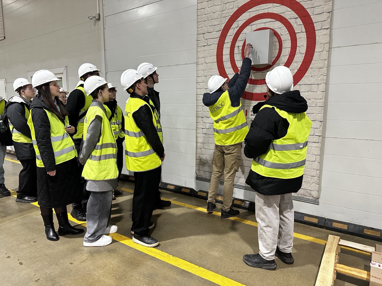 Служба занятости Тверской области продолжает организацию профтуров и экскурсий для молодежи на предприятия Верхневолжья Служба занятости Тверской области продолжает организацию профтуров и экскурсий для молодежи на предприятия Верхневолжья