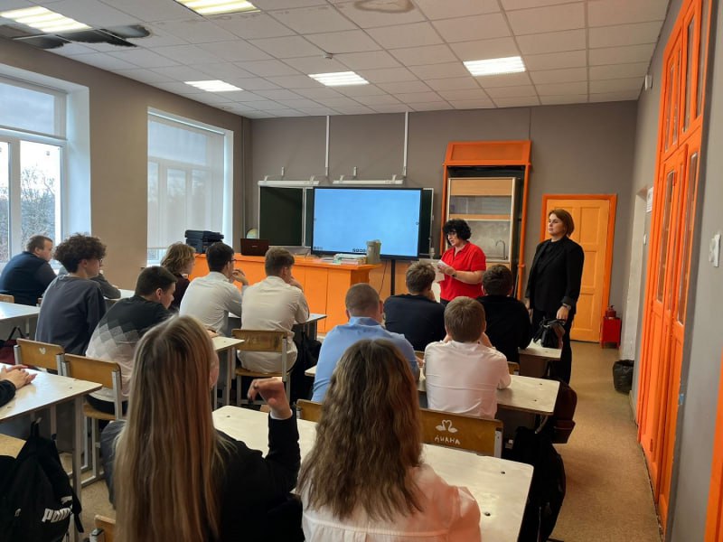 В Калининском городском округе полицейские и представители общественности провели встречу со школьниками В Калининском городском округе полицейские и представители общественности провели встречу со школьниками