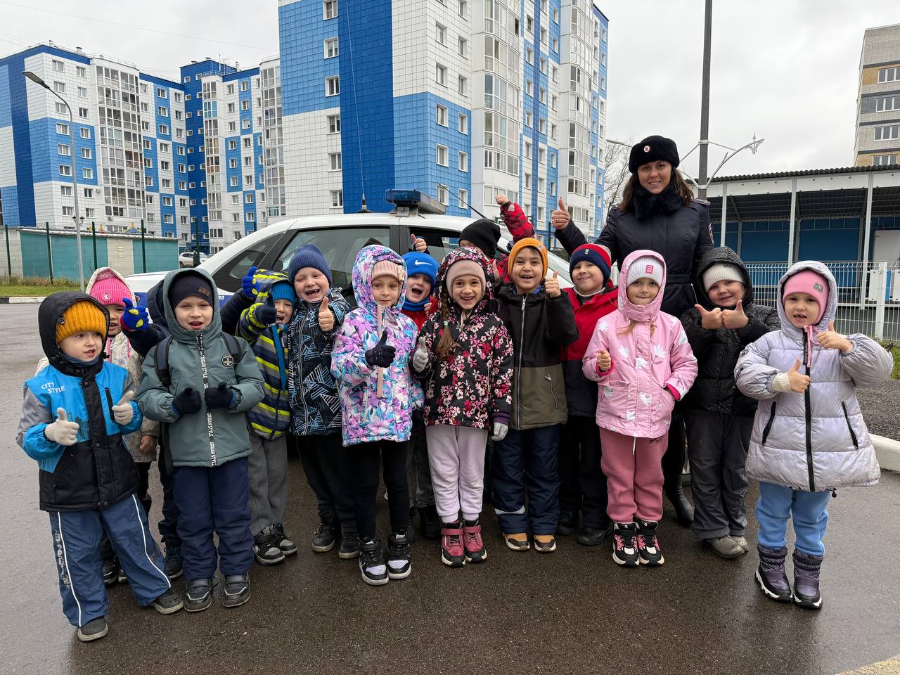 Тверские автоинспекторы пришли в гости к ребятам из 2 корпуса детского сада № 161 и провели урок безопасности Тверские автоинспекторы пришли в гости к ребятам из 2 корпуса детского сада № 161 и провели урок безопасности