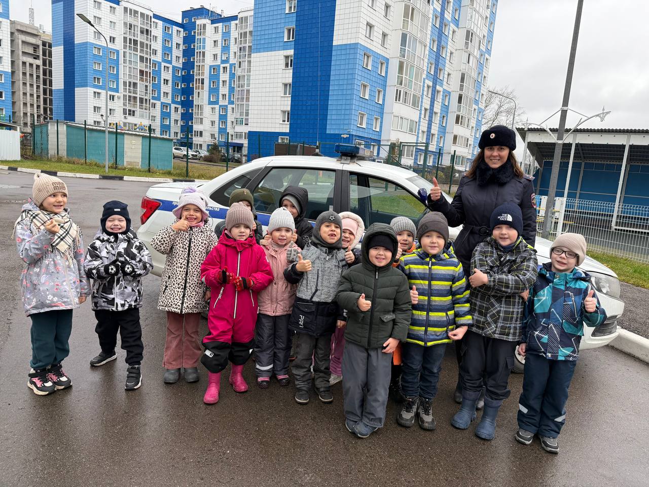 Тверские автоинспекторы пришли в гости к ребятам из 2 корпуса детского сада № 161 и провели урок безопасности Тверские автоинспекторы пришли в гости к ребятам из 2 корпуса детского сада № 161 и провели урок безопасности