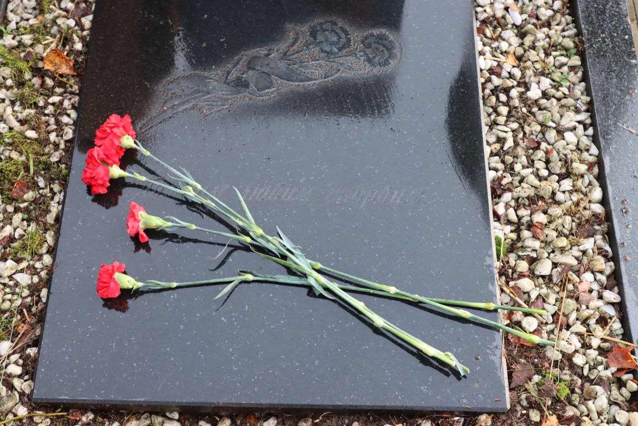 Тверские полицейские почтили память коллег, погибших при исполнении служебного долга Тверские полицейские почтили память коллег, погибших при исполнении служебного долга