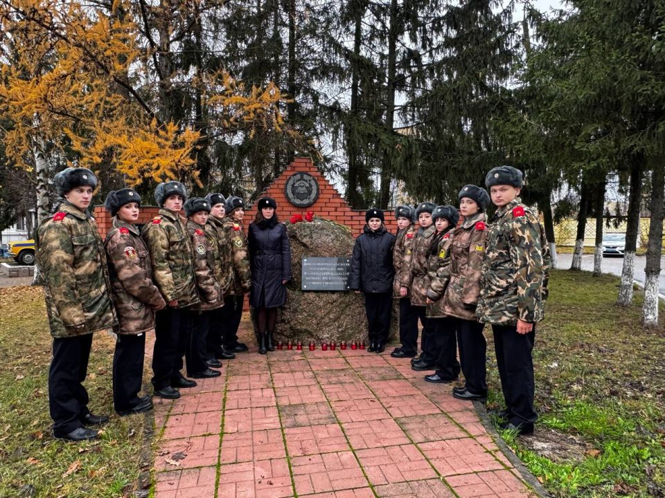 Сотрудники Госавтоинспекции и кадеты МОУ СОШ № 16 отдали дань памяти сотрудникам ДПС, погибшим при исполнении служебных обязанностей