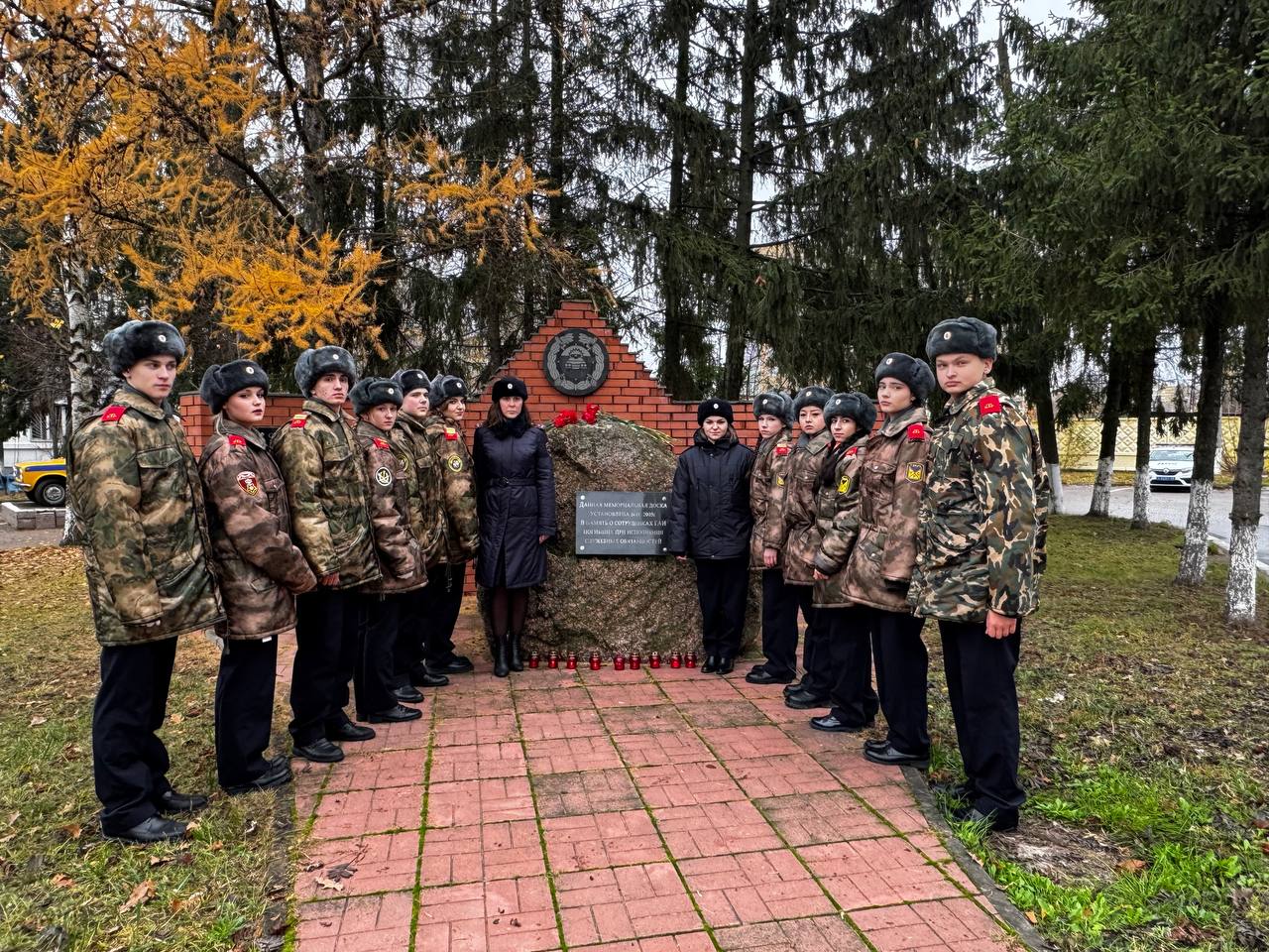 Сотрудники Госавтоинспекции и кадеты МОУ СОШ № 16 отдали дань памяти сотрудникам ДПС, погибшим при исполнении служебных обязанностей
