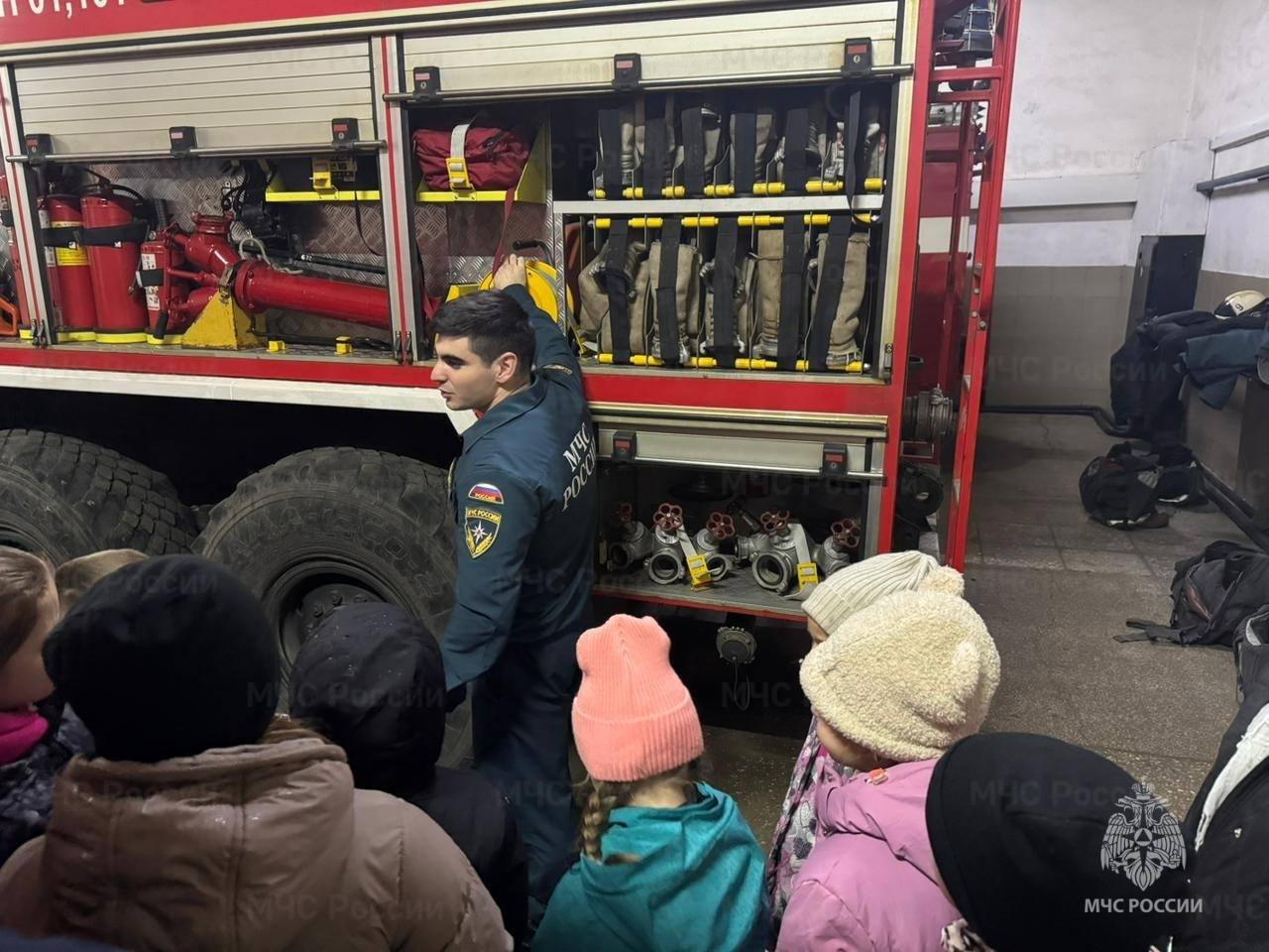 Экскурсия в пожарно-спасательную часть № 9 Экскурсия в пожарно-спасательную часть № 9