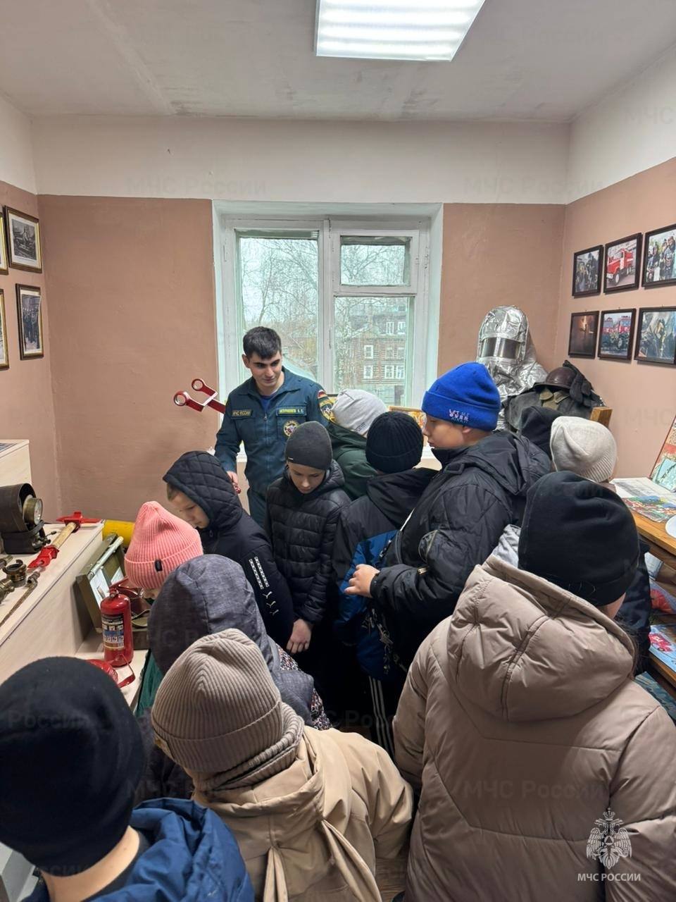 Экскурсия в пожарно-спасательную часть № 9 Экскурсия в пожарно-спасательную часть № 9