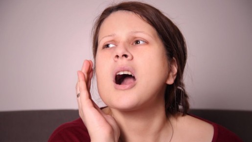 Вот почему просыпаетесь опухшей: всему виной этот популярный бьюти-лайфхак