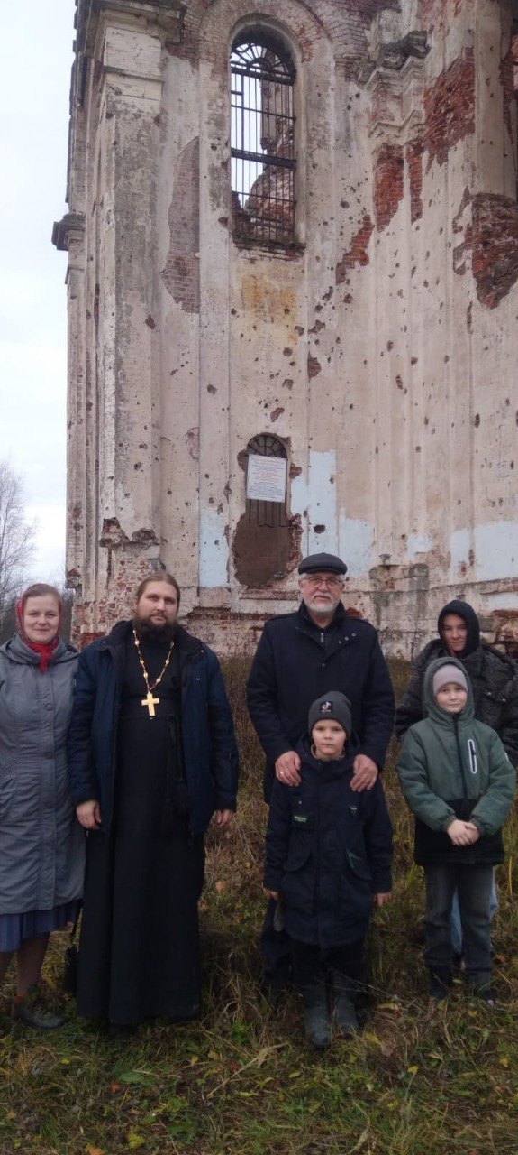 В Тверской области в полуразрушенном храме дети нашли гильзы и набедренник В Тверской области в полуразрушенном храме дети нашли гильзы и набедренник