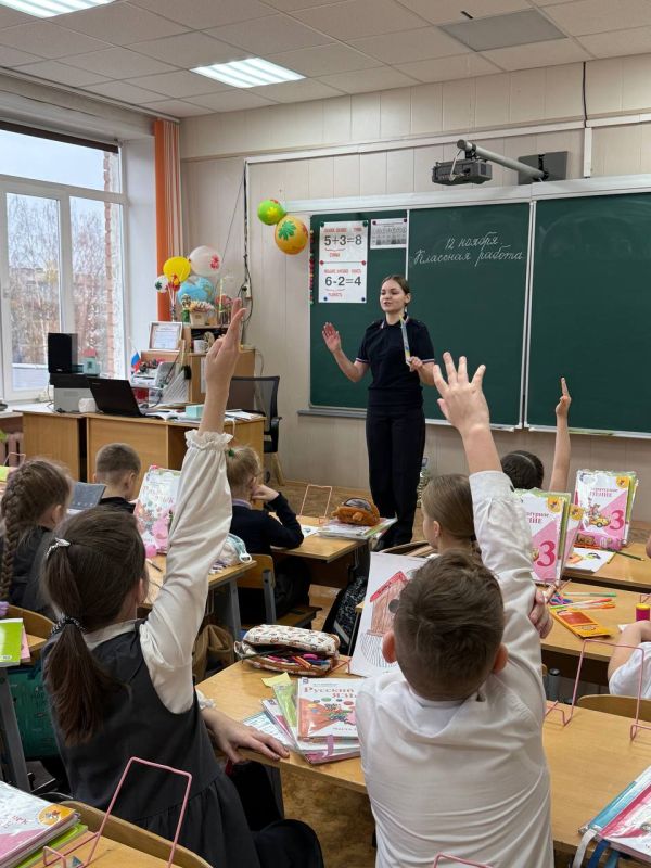 Сотрудники Госавтоинспекции встретились с учащимися средней школы № 34 города Твери