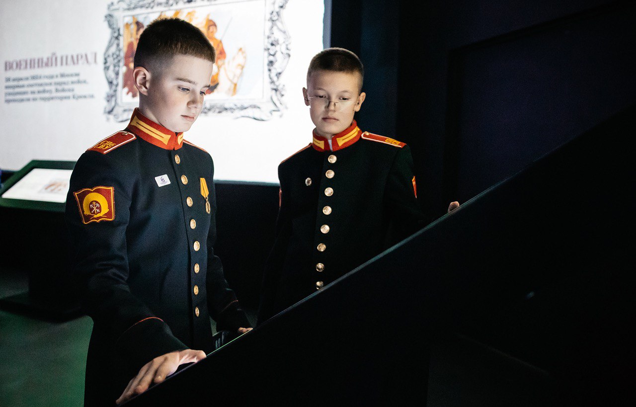 В мультимедийном историческом парке «Россия – Моя история», который является частью президентского национального проекта «Молодежь и дети», продолжает работу обновленная экспозиция «Романовы» (12+) В мультимедийном историческом парке «Россия – Моя история», который является частью президентского национального проекта «Молодежь и дети», продолжает работу обновленная экспозиция «Романовы» (12+)