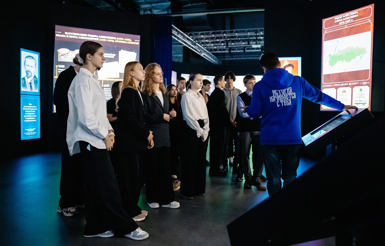 В мультимедийном историческом парке «Россия – Моя история», который является частью президентского национального проекта «Молодежь и дети», продолжает работу обновленная экспозиция «Романовы» (12+) В мультимедийном историческом парке «Россия – Моя история», который является частью президентского национального проекта «Молодежь и дети», продолжает работу обновленная экспозиция «Романовы» (12+)