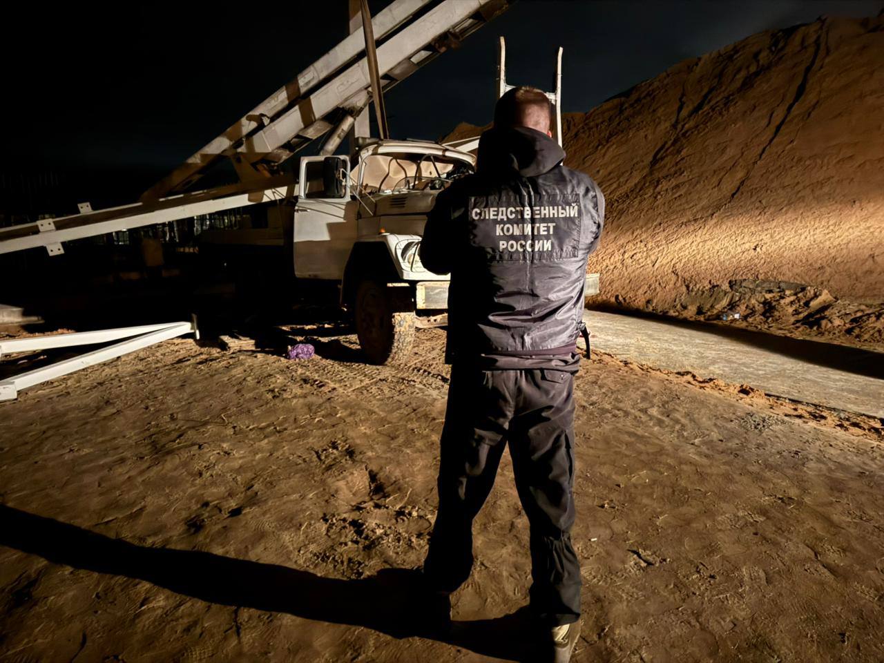 Под Тверью на строительном объекте погиб водитель подъемника