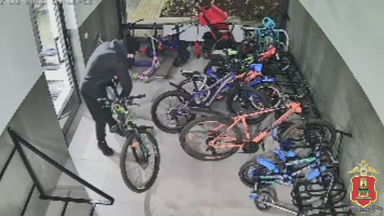 Красиво рядом станцевал: в Твери полицейские задержали весёлого похитителя велосипедов
