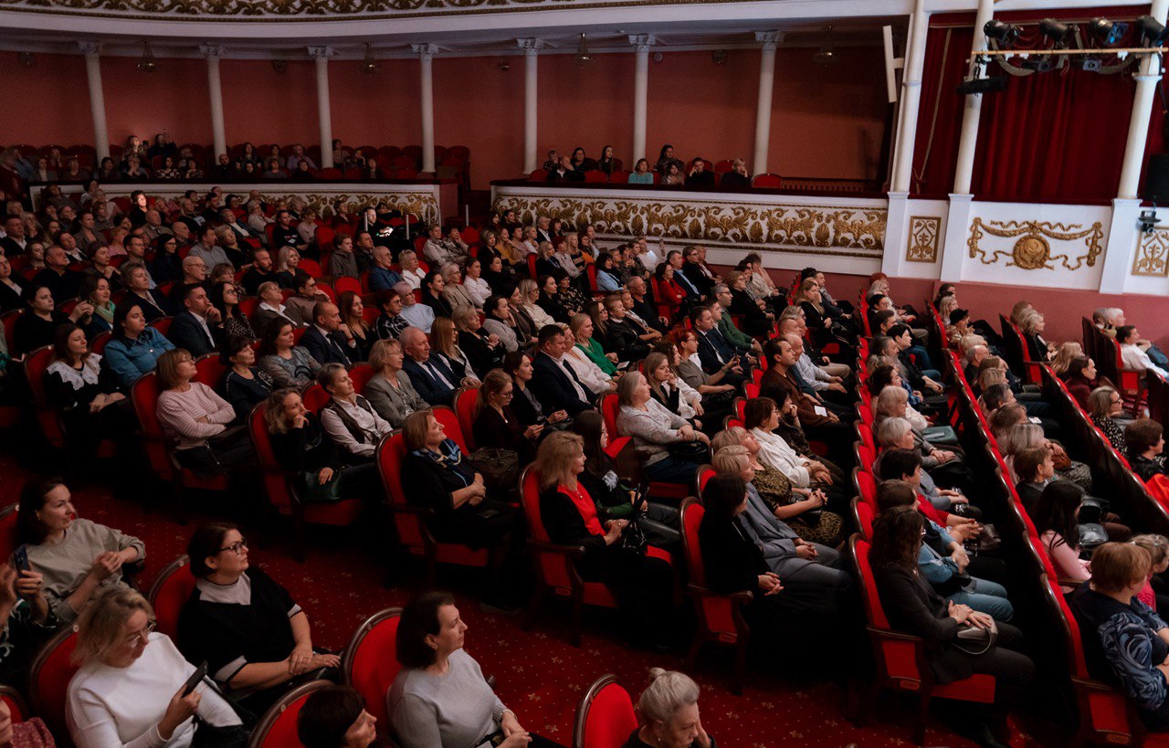 В Тверском театре драмы состоялся спектакль-концерт «Когда пришла к тебе любовь» по рассказу советского писателя Юрия Казакова «Голубое и зеленое» В Тверском театре драмы состоялся спектакль-концерт «Когда пришла к тебе любовь» по рассказу советского писателя Юрия Казакова «Голубое и зеленое»