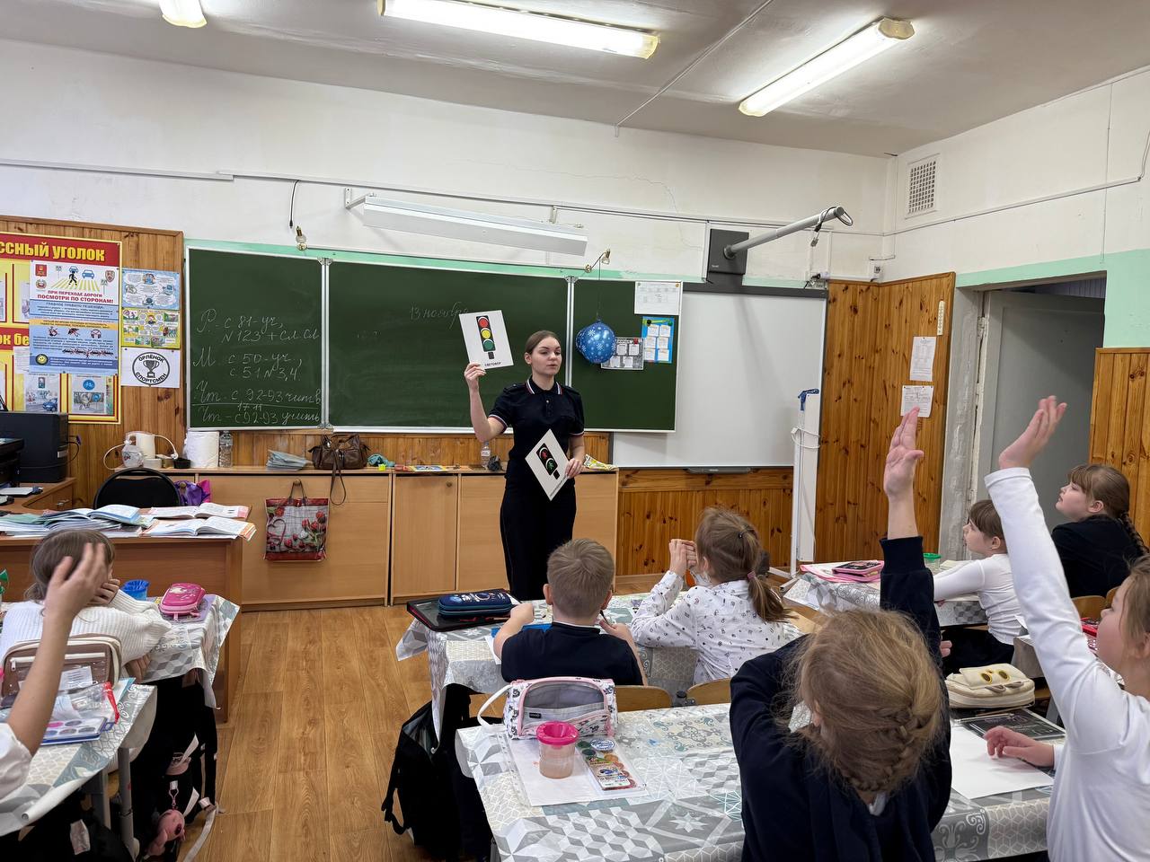 Сотрудники Госавтоинспекции встретились с учащимися начальных классов школы № 36 города Твери и провели занятия «Безопасность — это важно!» Сотрудники Госавтоинспекции встретились с учащимися начальных классов школы № 36 города Твери и провели занятия «Безопасность — это важно!»