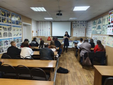 Тверские автоинспекторы провели беседу по Правилам дорожного движения с кандидатами в водители